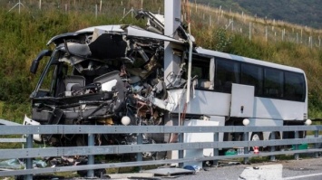 В Швейцарии автобус с паломниками-подростками влетел в столб, есть пострадавшие