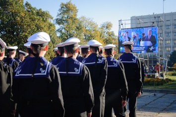 Гимн, цветы и президент: в Одессе отметили День защитника Украины