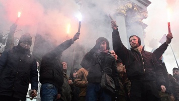 В Киеве националисты устроили погром в офисе Медведчука