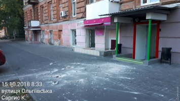 В центре Одессы обрушился фрагмент фасада памятника архитектуры