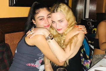 "Ты - мой свет": Мадонна трогательно позравила дочь Лурдес с 22-летием