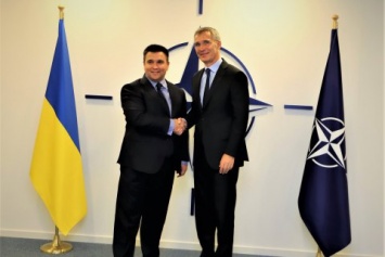 Климкин обсудил с генсеком НАТО создание трастового фонда для укрепления безопасности арсеналов