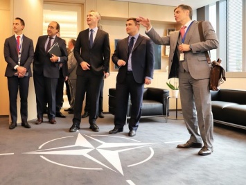 Климкин обсудил со Столтенбергом помощь НАТО в укреплении безопасности складов с боеприпасами в Украине