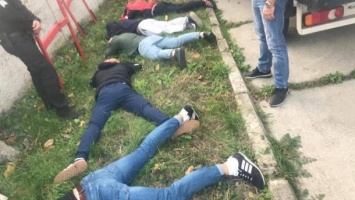За попытку рейдерского штурма офиса агрокомпании в Шепетовке на Хмельнитчине полиция задержала 30 киевлян