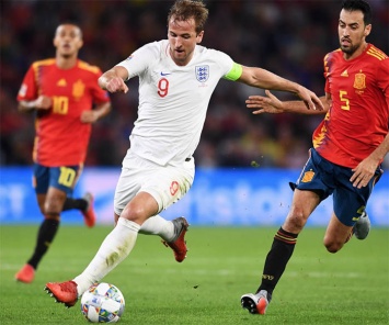 Англия обыгрывает Испанию, забивая три мяча в первом тайме: смотреть голы