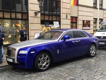Дорогой Rolls-Royce на украинских номерах удивил немцев