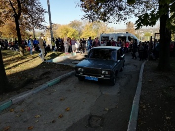 В полиции установили, кто распылил газ в запорожской школе - грозятся исключением
