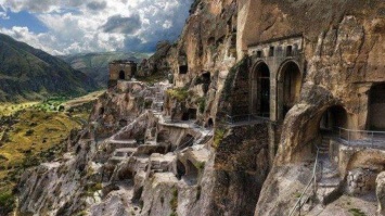 В Грузии закрыли уникальный монастырский пещерный комплекс