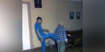 В сети появилось видео издевательств над психбольным в магнитогорской больнице