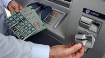 В Украине раскрыли новую аферу с банкоматами: как себя уберечь?