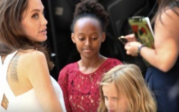 Помятая Анджелина Джоли изуродовала 10-летнюю дочь