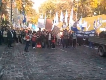 "Нет бессмысленным реформам". Федерация профсоюзов Украины проводит акцию протеста в Киеве