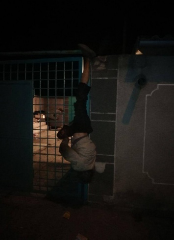 Забор одесского магазина «арестовал» ночного воришку (фотофакт)