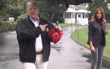 Трамп оконфузился, не поделившись зонтом с женой