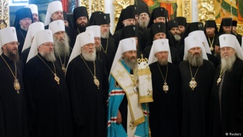 Комментарий: РПЦ "благословила" единую православную церковь Украины