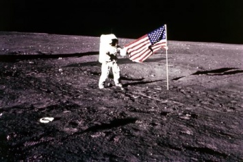 «Астронавтов убили лунной болезнью»: Жуткое излучение из недр Луны вынудило NASA свернуть миссию Аполлон - уфологи
