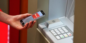 Россиянам позволят снимать деньги в банкоматах с помощью смартфона