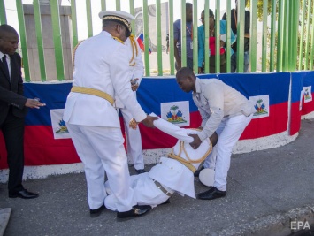 Протестующие пытались сорвать церемонию с участием президента Гаити, ранены его телохранители