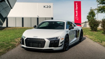 Audi представила особую версию купе R8 V10 plus