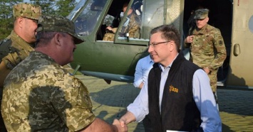 Волкер пообещал Украине прямые поставки оружия из США