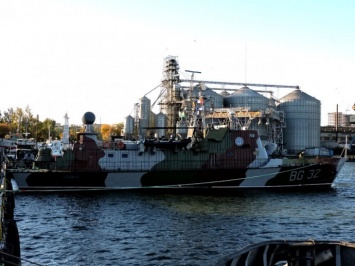 Морской патруль на Азове усилили кораблем охраны "Донбасс"