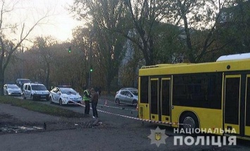 В Киеве автобус насмерть переехал мужчину, лежавшего на дороге после драки