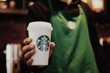 Starbucks продает магазины и закрывает отделения в Европе