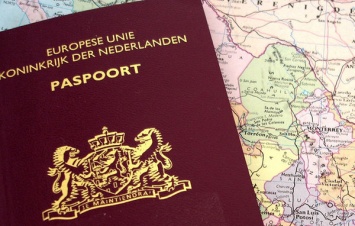 В Нидерландах выдали первый паспорт, в котором указан третий пол