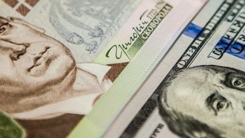 Эксперт: Отказ от доллара США не спасет от девальвации национальные валюты