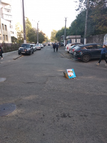 На одном из перекрестков Молдаванки украли канализационный люк