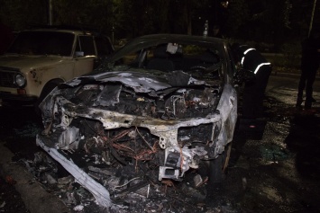 В Киеве подожгли авто переселенца из Луганска. Фото и видео