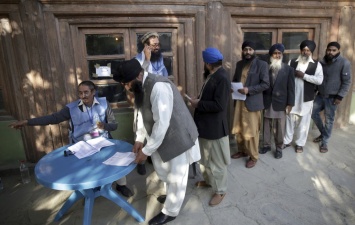 В Афганистане со взрывами и хаосом проходят парламентские выборы