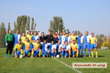 В Николаеве товарищеским «Матчем Легенд» на новом поле отметили 110-летие футбола в городе