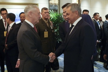 Киев сдрейфил заносить министра обороны США на «Миротворец»
