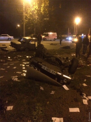 На окраине Одессы "шестерку" разорвало после удара об электроопору: водитель погиб