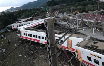 Авария с поездом на Тайване: 17 жертв