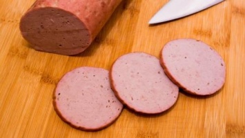 «Слюнные железы, дряблая куриная кожа»: Колбасные изделия для жителей Белгорода в ассортименте - эксперты