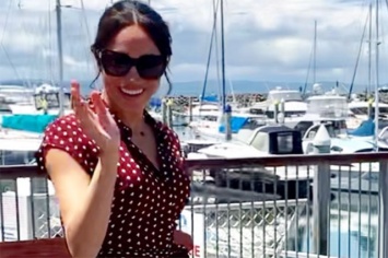 Меган Маркл в романтичном платье в горошек отдыхает на яхте в Австралии