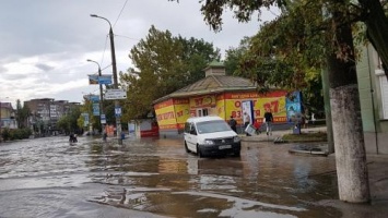 После дождя улицы в центре Ростова превратились в озера