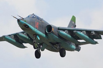 «В шаге от катастрофы»: В Сети раскритиковали пролет украинских Су-25 на сверхмалой высоте