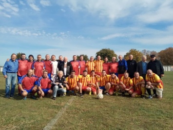 Ветераны николаевского футбола провели традиционный матч в Александровке