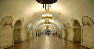 В метро Киева распылили неизвестное вещество, есть пострадавшие