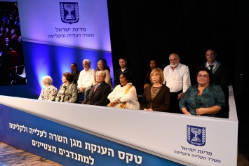 В Израиле наградят особыми премиями волонтеров, помогающим репатриантам. Начат прием заявок