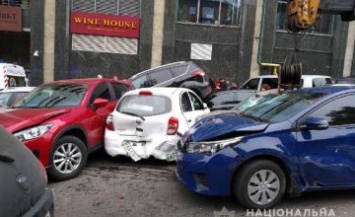 В Киеве на Печерске произошло ДТП с участием 17 автомобилей (ФОТО)
