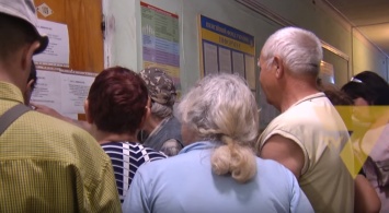 Волонтер рассказал, как зарабатывают на пенсионерах оккупированного Донбасса