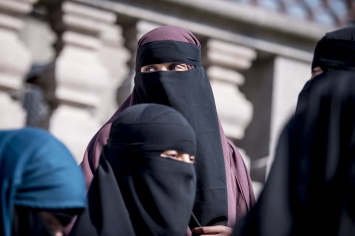 ООН требует от Франции отменить запрет на мусульманскую вуаль