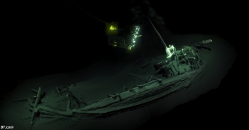 В Черном море нашли самый древний корабль в мире. Ему 2400 лет!