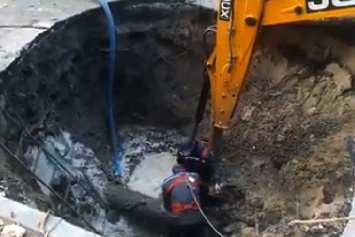 В Харькове - авария на водопроводе (видео)