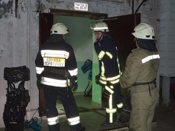 Эвакуация в 5-этажке на Вернадского: из задымленного здания вынесли двоих детей (фото и видео)