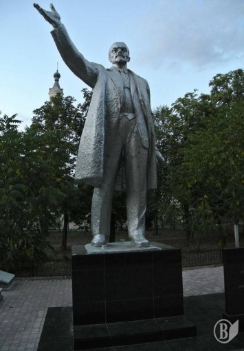 Житель Павлограда выложил крупную сумму на аукционе за памятник Ленину